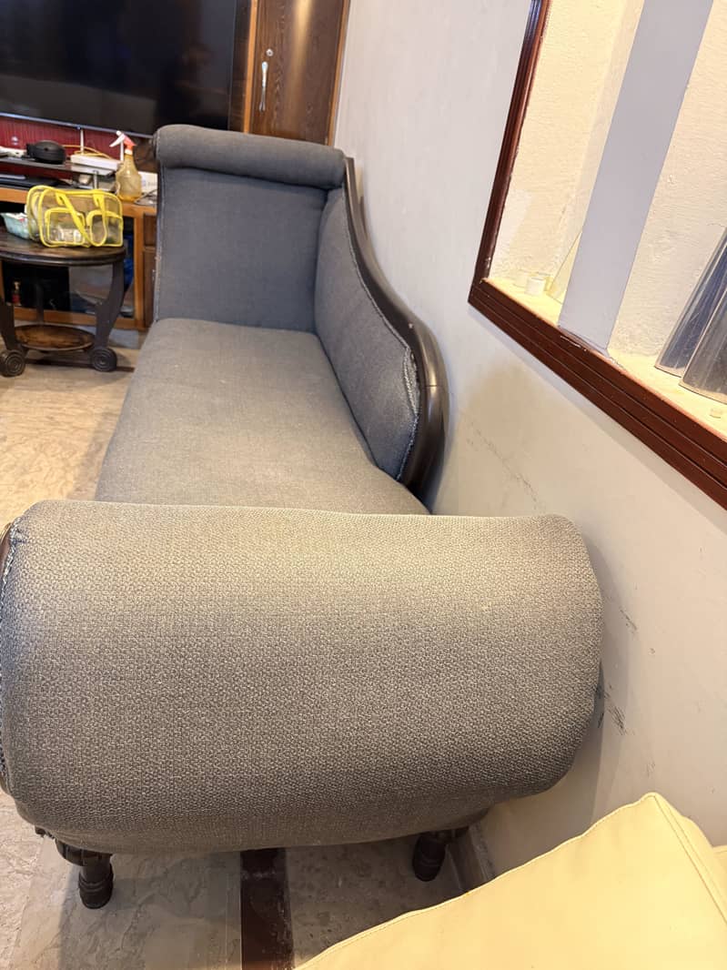 Dewan sofa 2