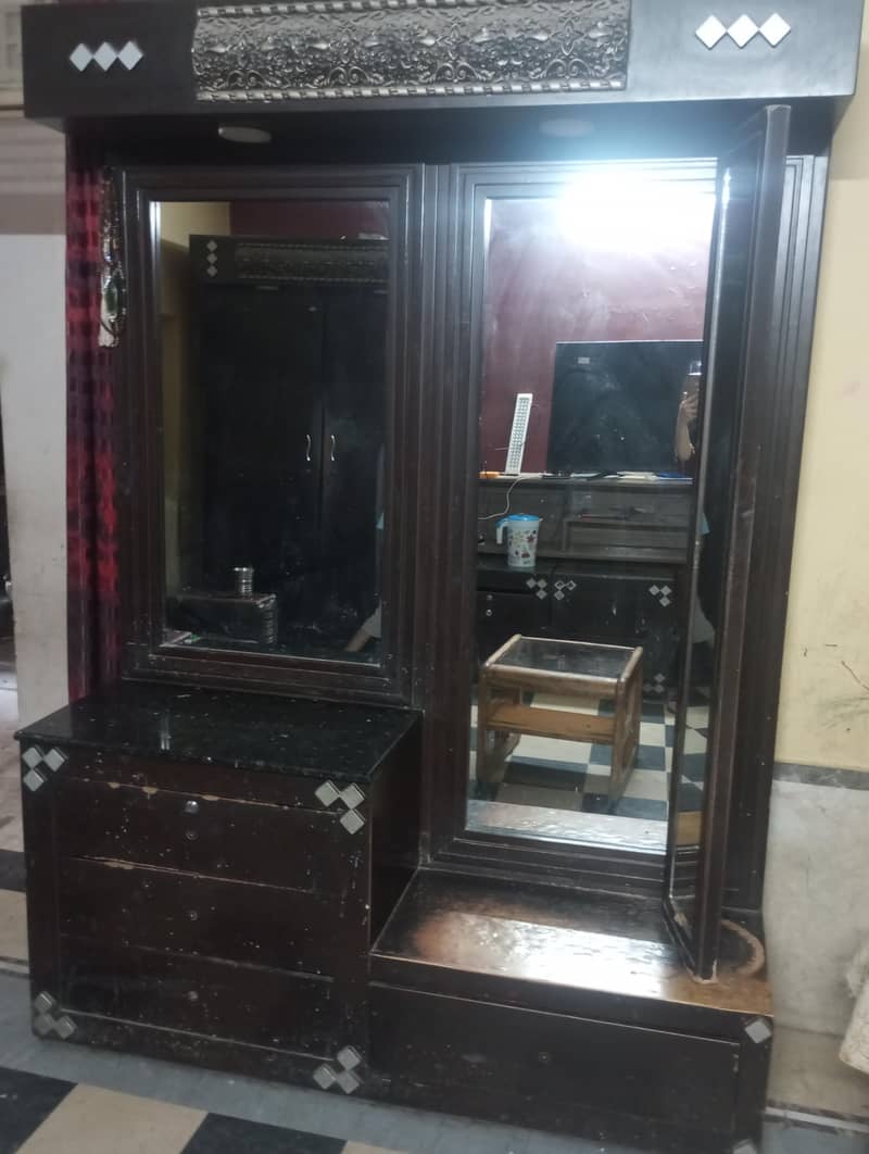 Dressing Table 0