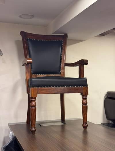 Executive Diamond-Tufted Visitor Chair / Guestroom & Customer chair