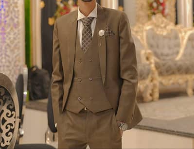 3 piece suit with tye numal box
