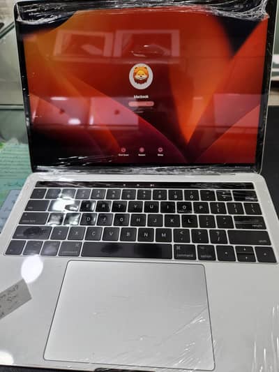 MacBook Pro 2017 Core i5 - 8/512 - Touch Bar - Excellent Condition