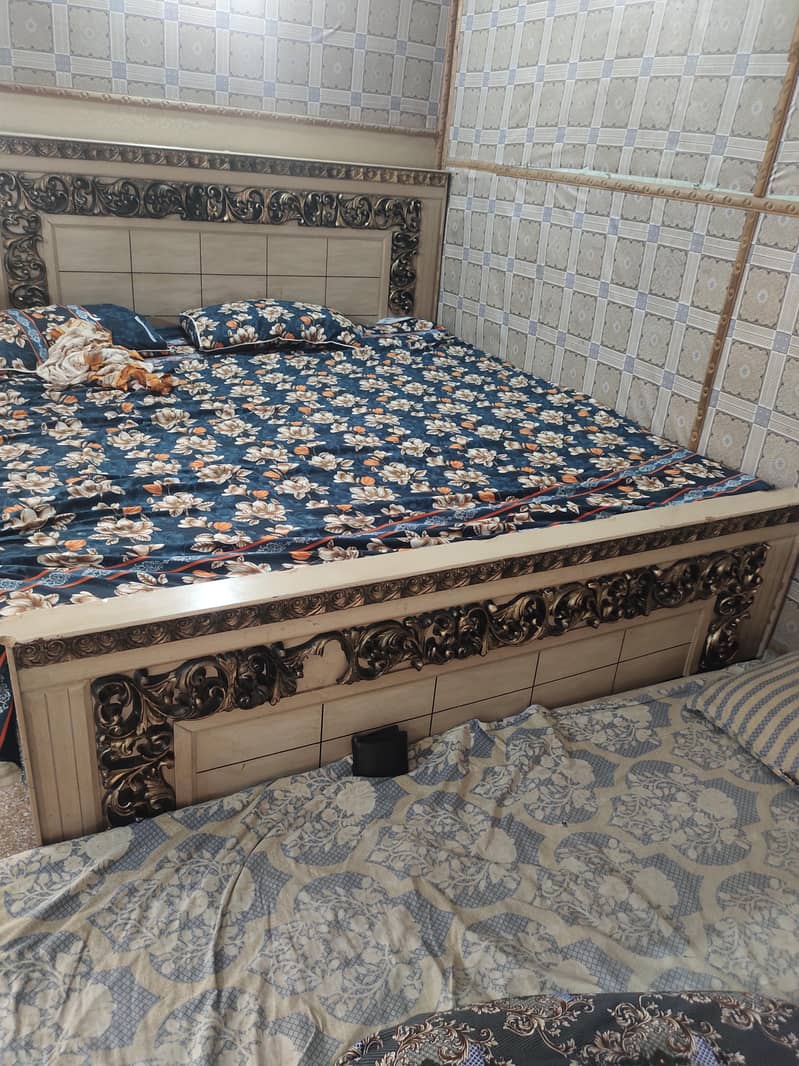 bed sides table and dressing 0
