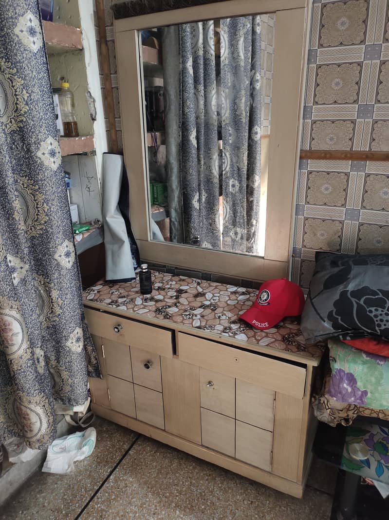 bed sides table and dressing 3