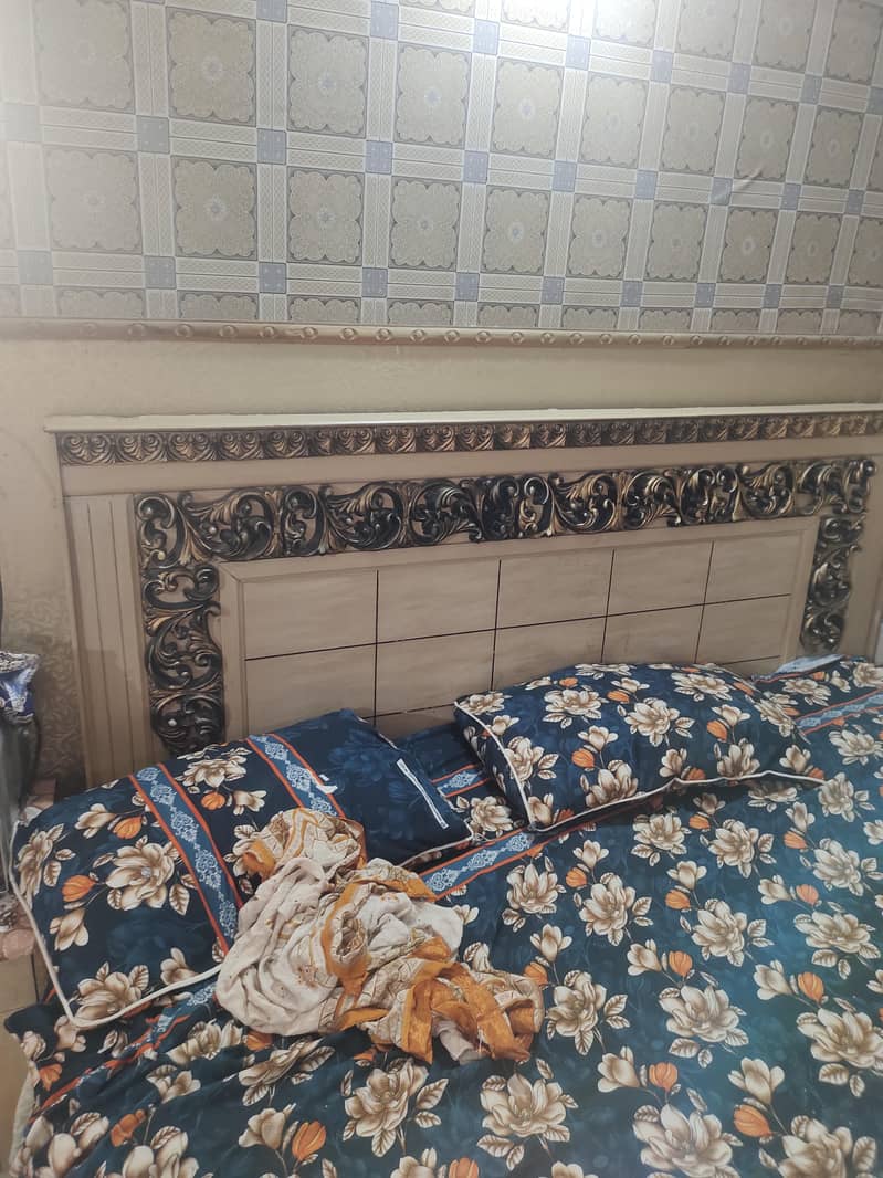 bed sides table and dressing 4