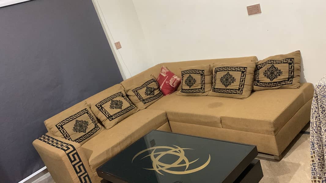 Sofa set with a table 0