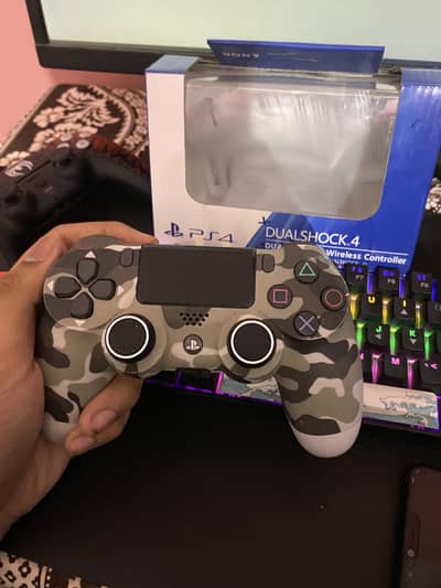 PS4 Wireless Controller (Green Camo) Also Included With Thumb Grips