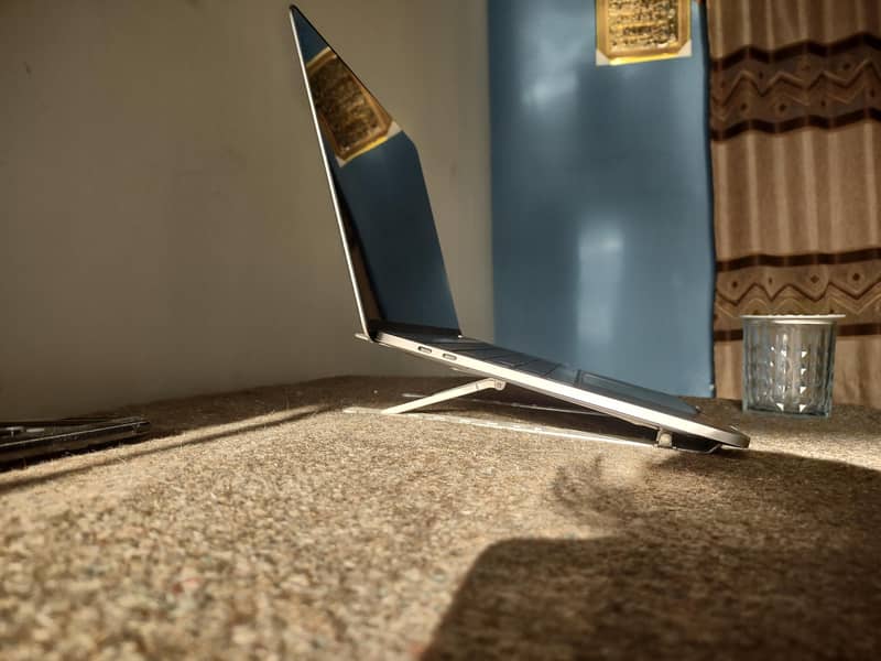 Macbook 19 pro 1