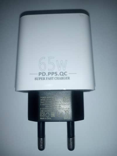 65 watt universal charger
