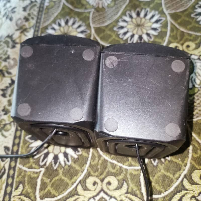 computer speakers 3