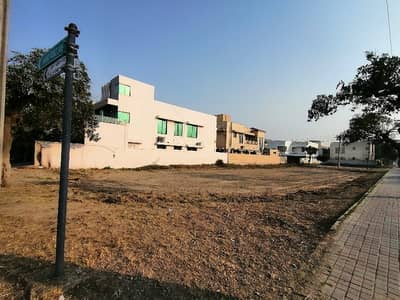 On Excellent Location 6 Marla Commercial Plot In Beautiful Location Of EME Society - Block J In Lahore