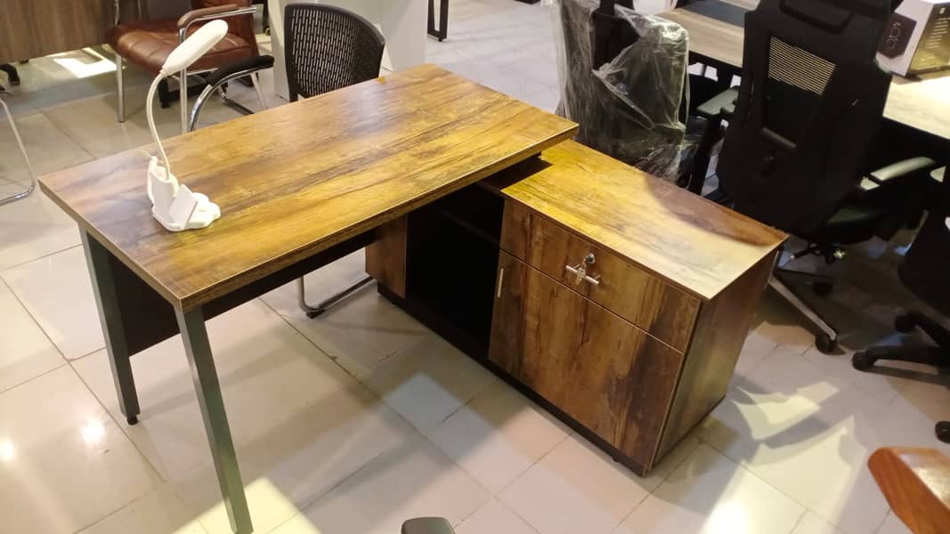 Executive Table/Manager Table 1
