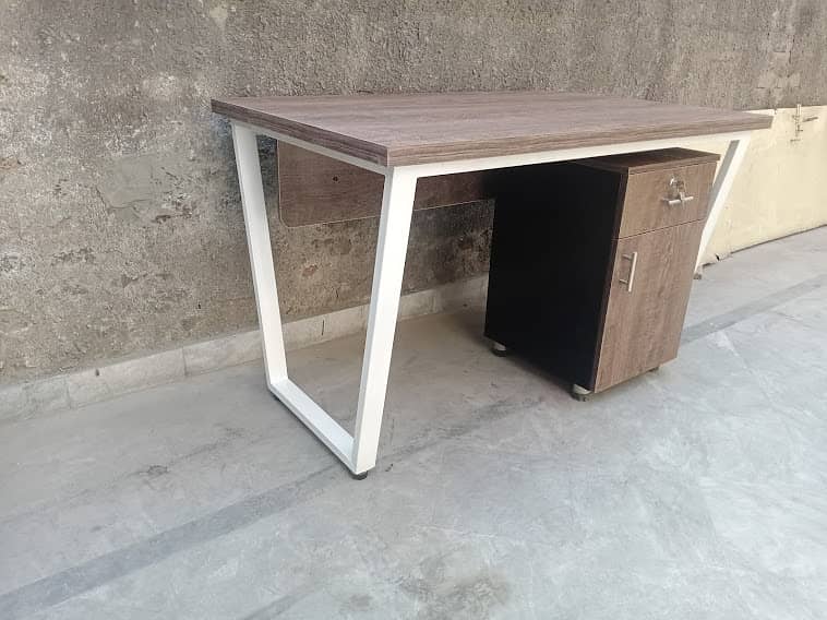Executive Table/Manager Table 4
