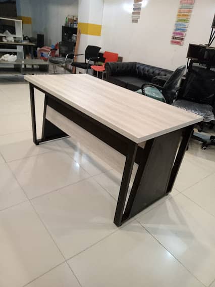 Executive Table/Manager Table 9