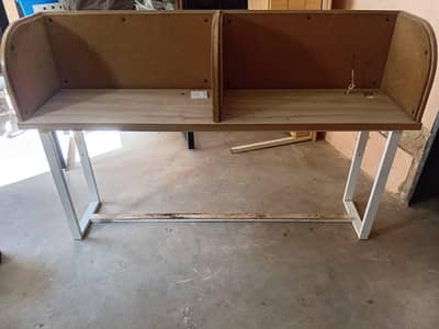 2people sitting workstation
