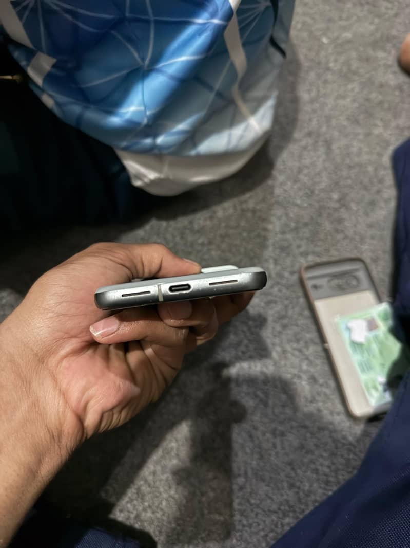 Google pixel 8 4