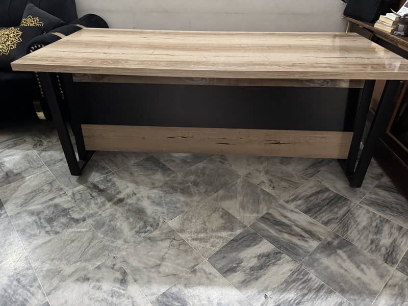 Executive boss table full size 1