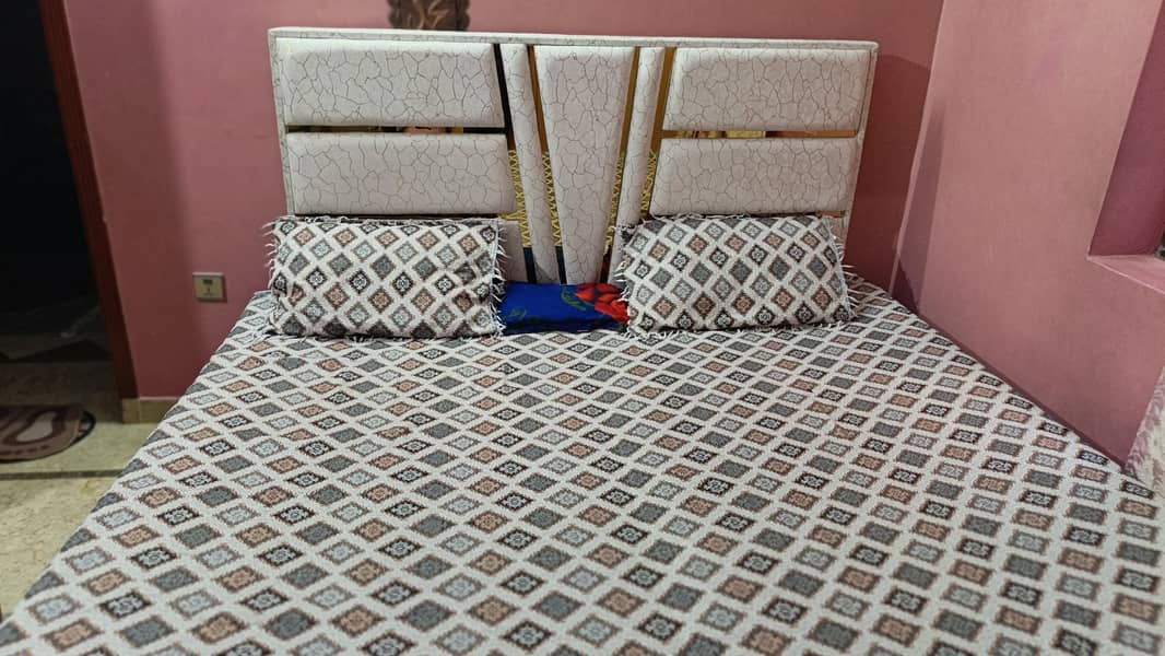 king size bed 0