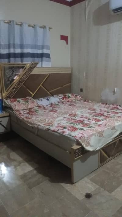 used king size bed for sale 10/10 condition with foam