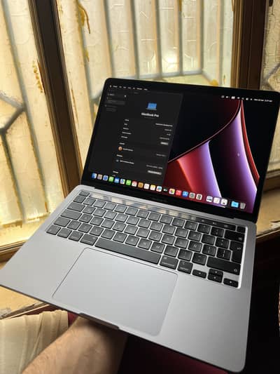 Macbook pro 2022 100% health 6 cycle - M2
