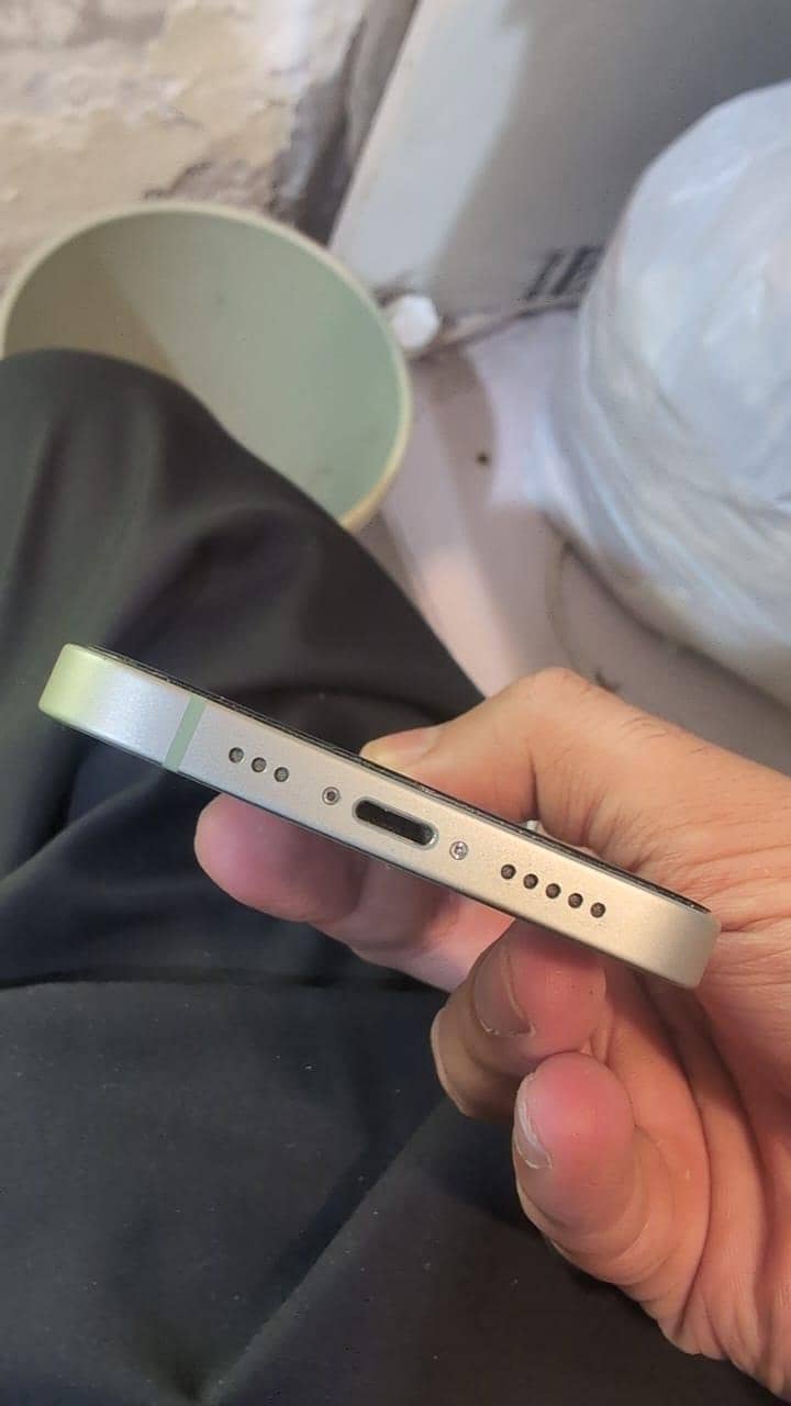 iphone 12jv 4