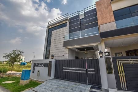 5 Marla Used House At Good Location in DHA Phase 4