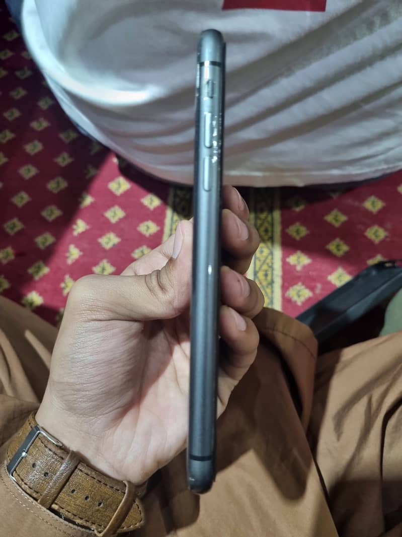iPhone 11 3