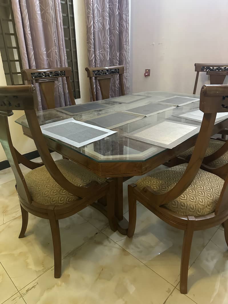 Dinning table 0