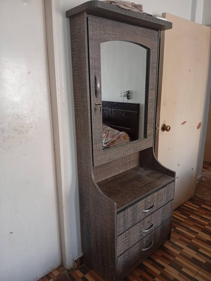 dressing table 0