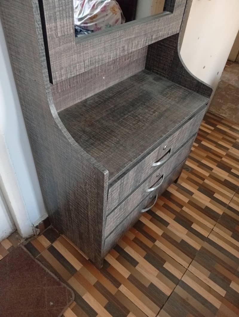 dressing table 6