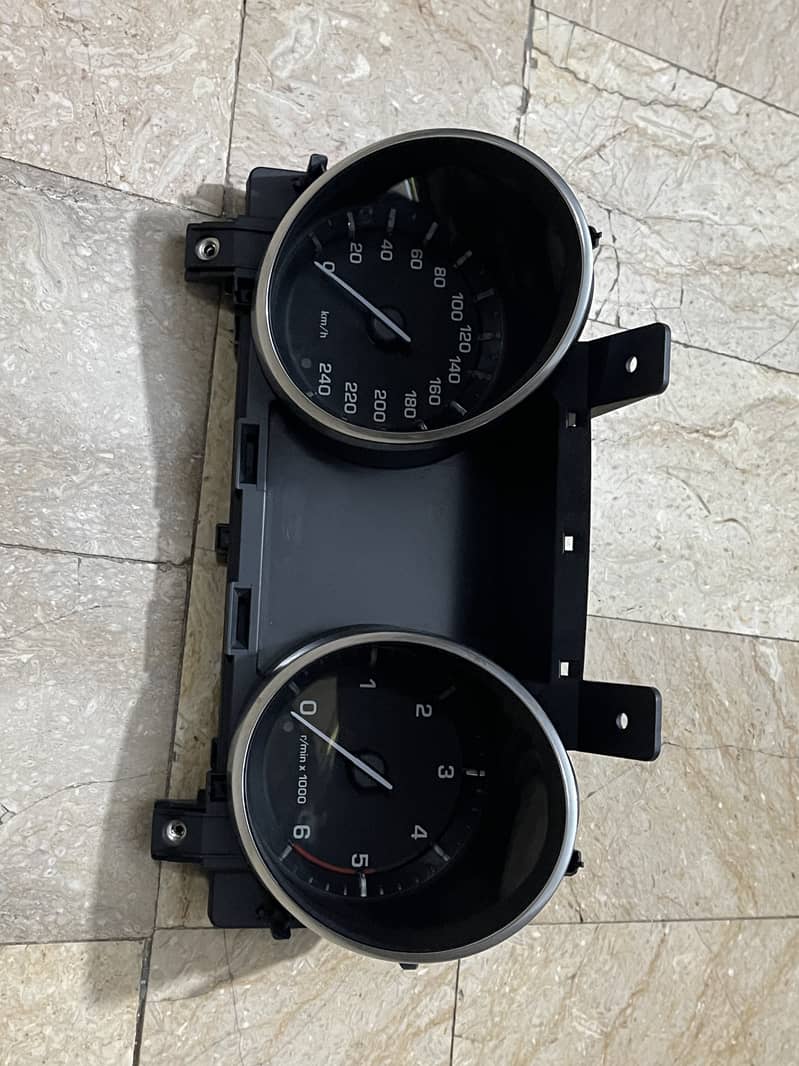 Range Rover speed meter/ cluster 1