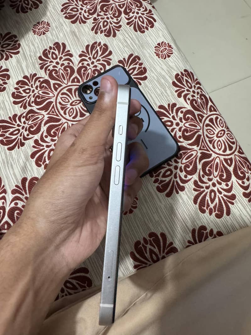 Iphone 13 4