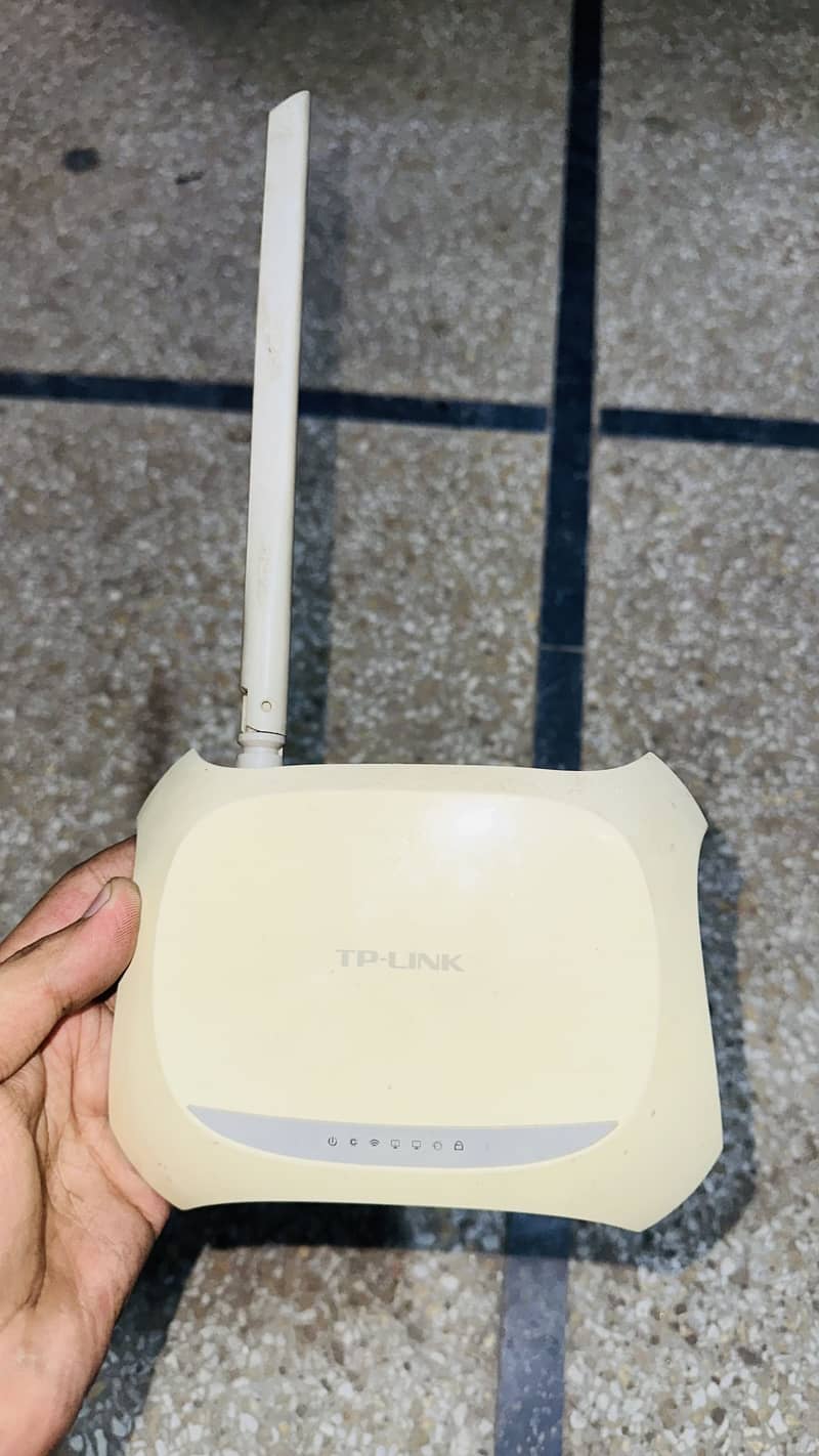 Used Router For sale Full Working Condition All Okay Hai - Networking ...