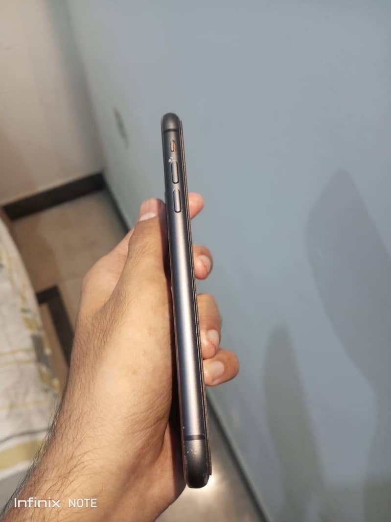iPhone 11 0