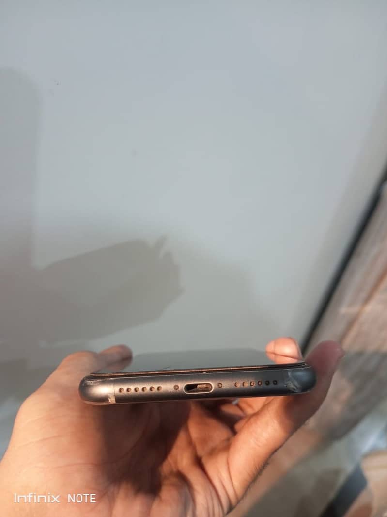 iPhone 11 5