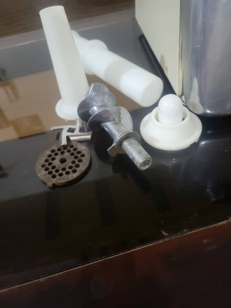 meat grinder 1