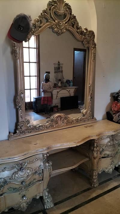 dressing table for urgent sale