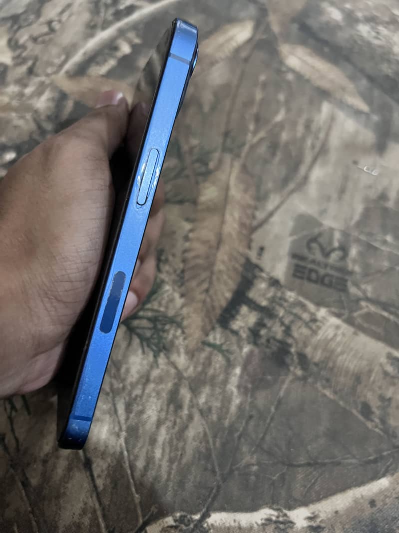 iPhone 13 3