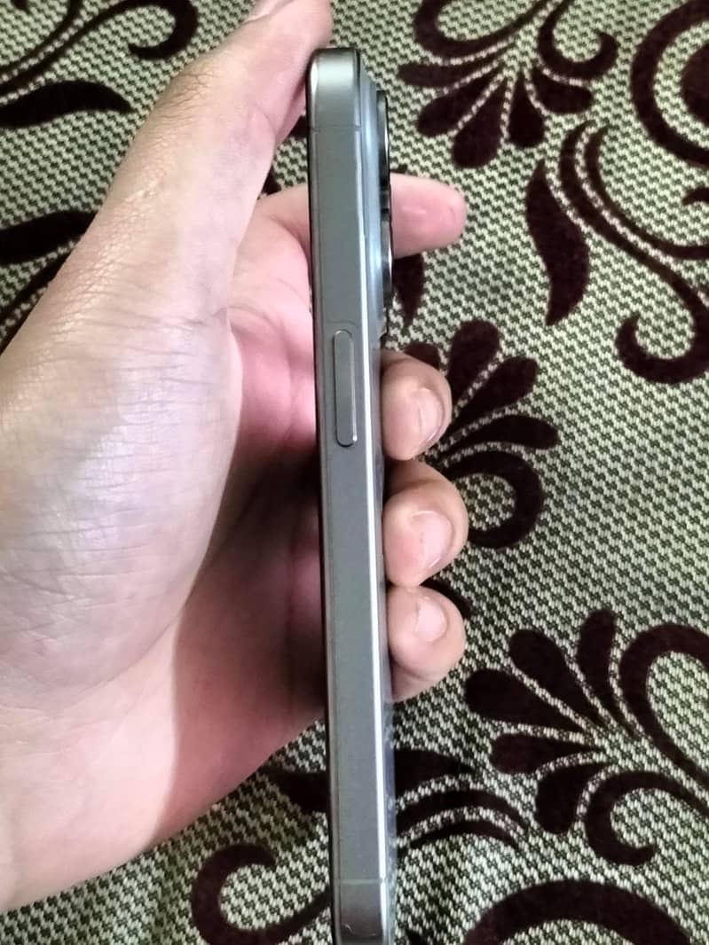 Iphone 15 pro 4