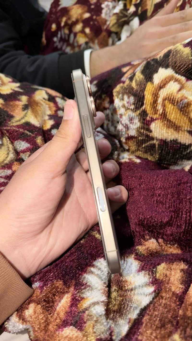 Iphone 16 Pro max 3