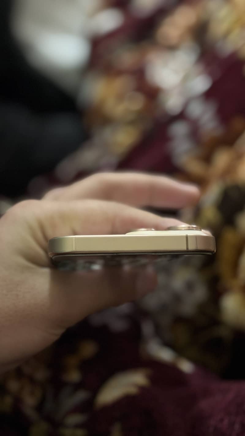 Iphone 16 Pro max 5