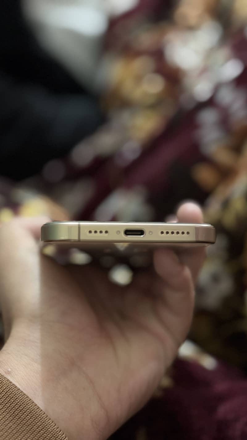 Iphone 16 Pro max 6