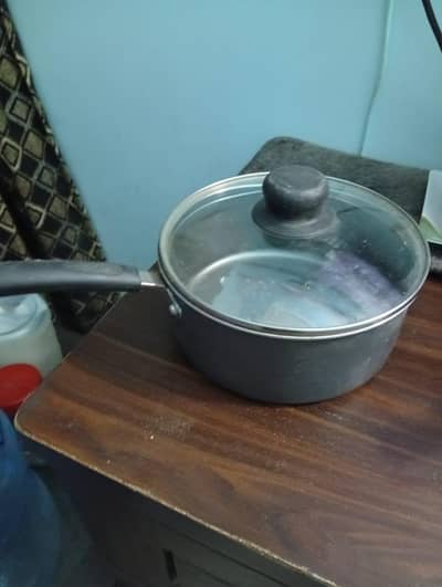 Non Stick pan with glass lid