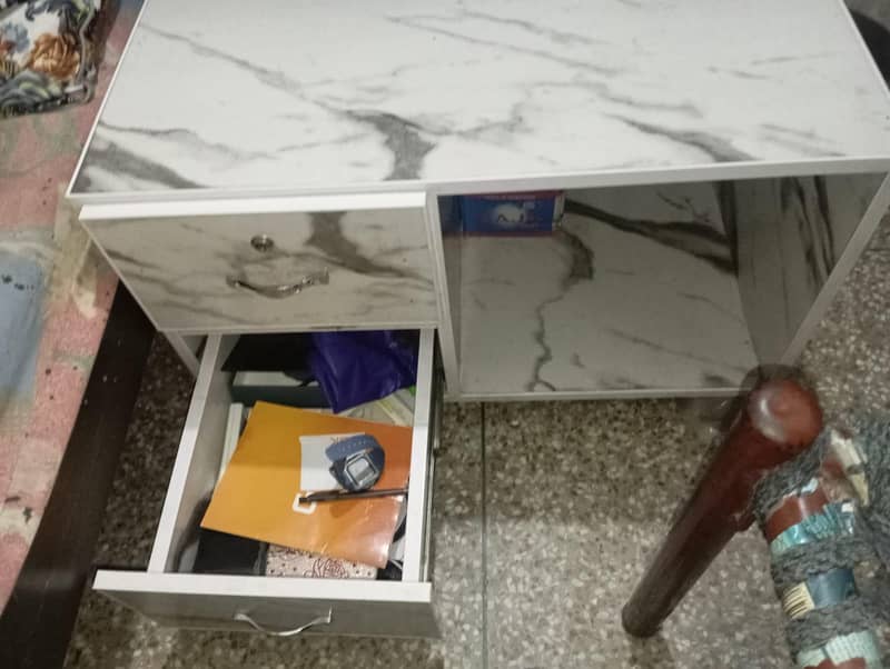 computer table 1