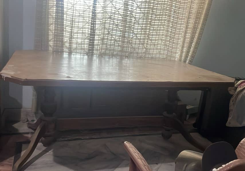 Dining table 0
