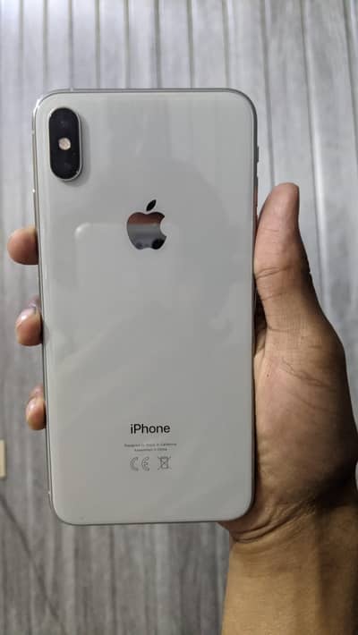 IPHONE XS MAX FACTORY UNLOCK WHITE  64GB LUSH CONDITION
