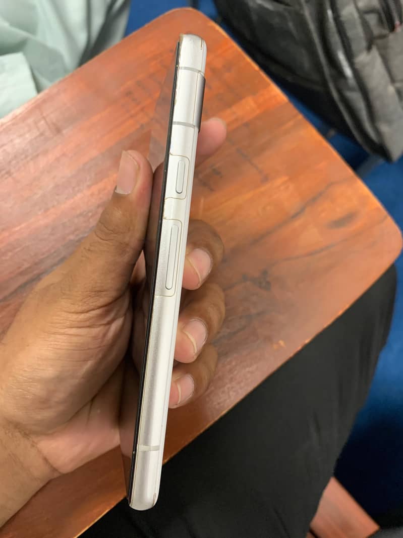Google pixel 7a 5