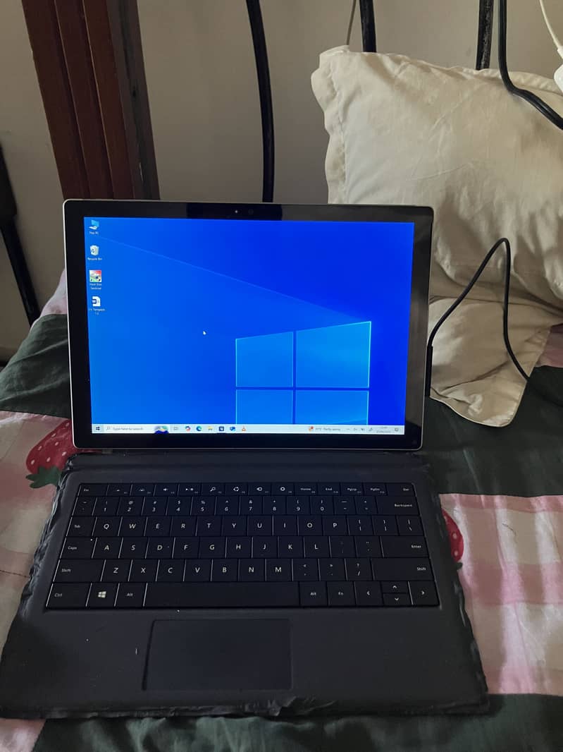 URGENT SELL:Microsoft surface pro 4 with Logitech wireless combo set. 0