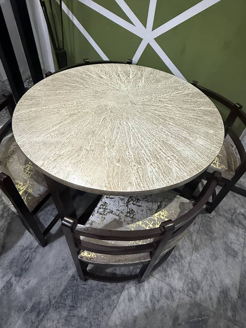 Dining table 0