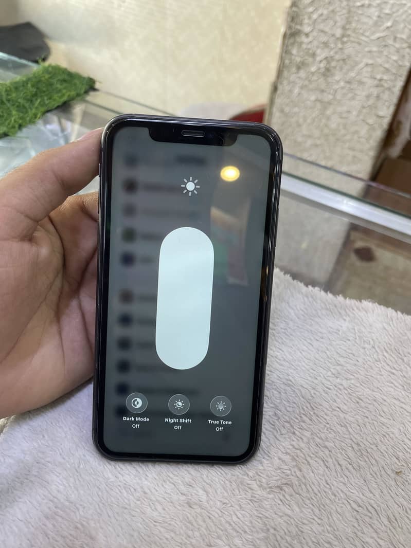 iPhone 11 3