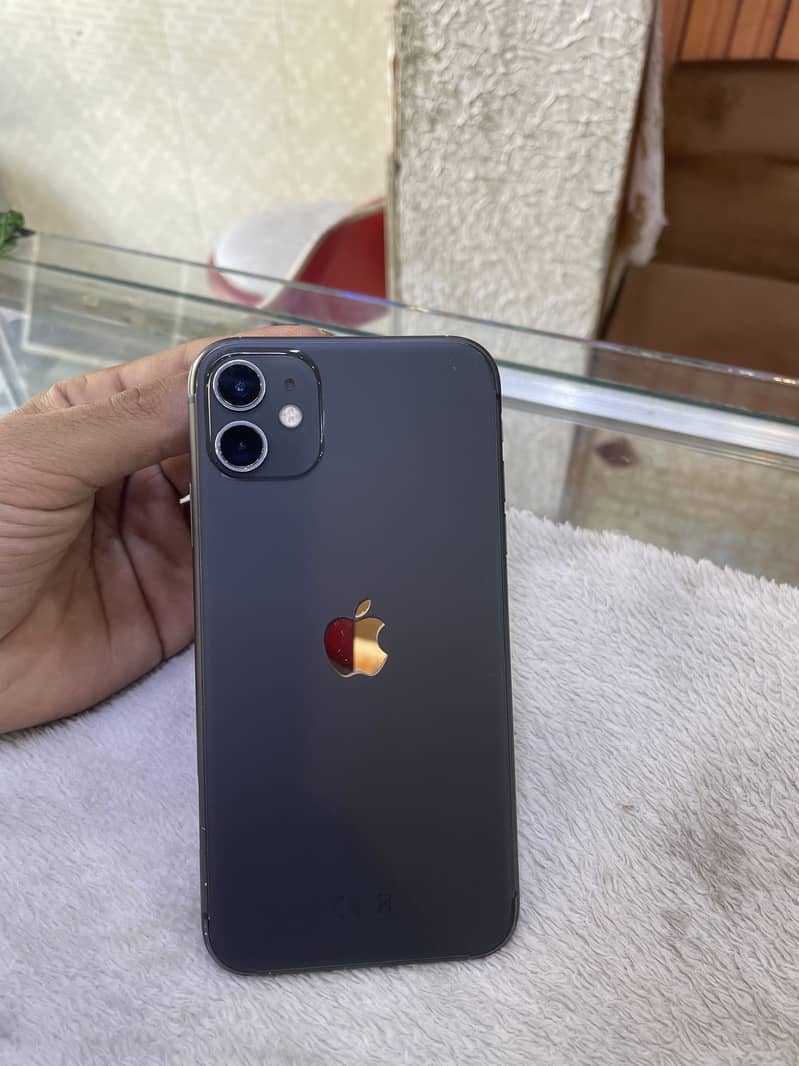 iPhone 11 4